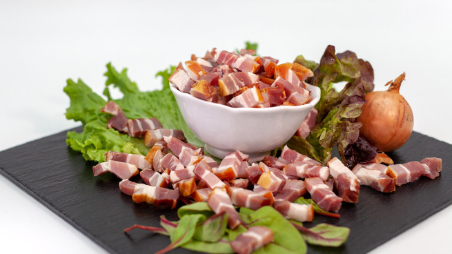 Poitrine de porc fumée coupée en lardons au bois de hêtre 