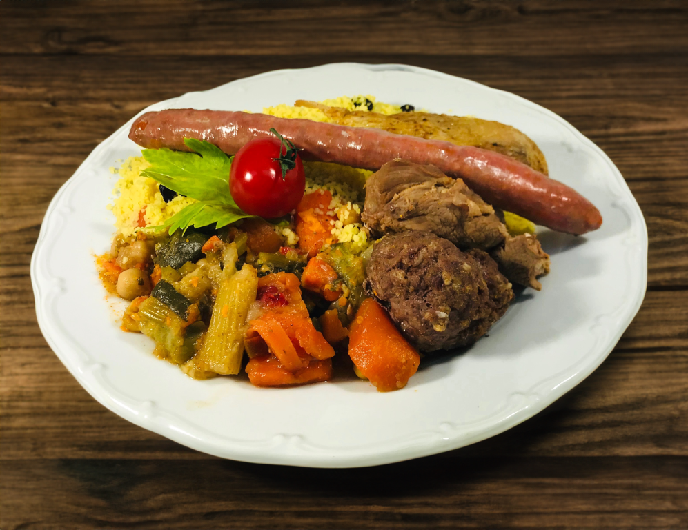 Couscous royal (agneau, poulet, merguez) : Recette de Couscous